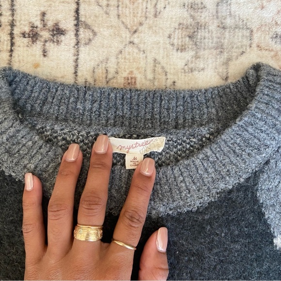 Mystree Gray and Black Patterned Crewneck Sweater - Picture 4 of 9